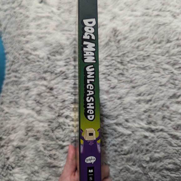 Dogman book "Unleashed" by Dav Pilkey - Picture 6 of 6